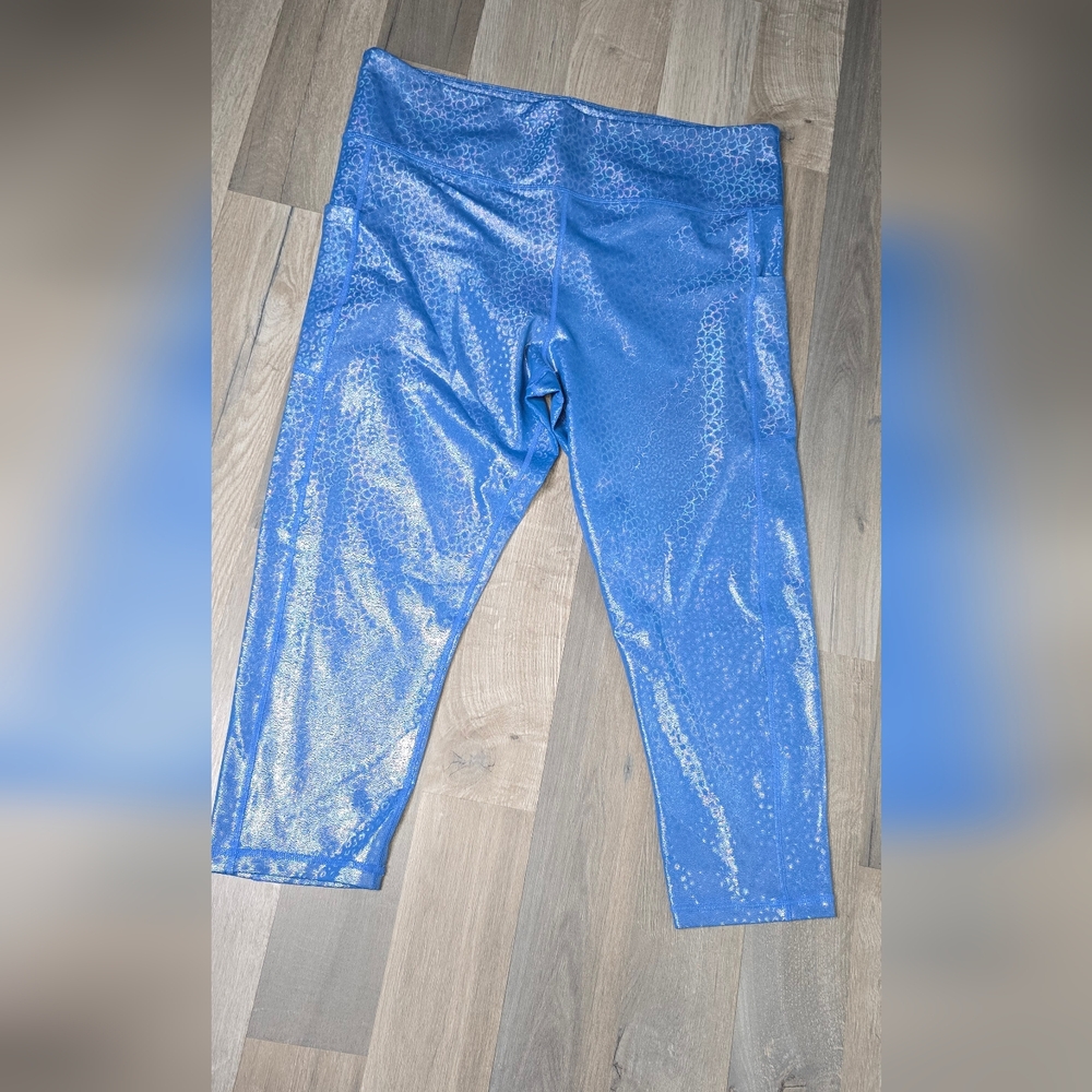 Zyia Active Mermaid Light & Tight Cropped Leggings